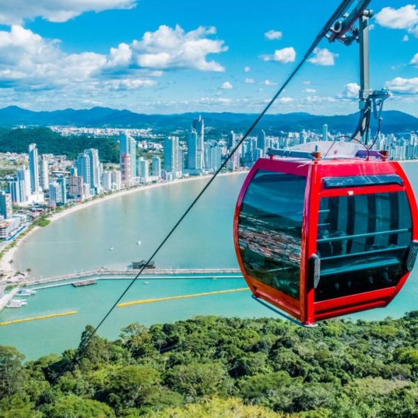 CAMBORIÚ 2027 EN AVIÓN