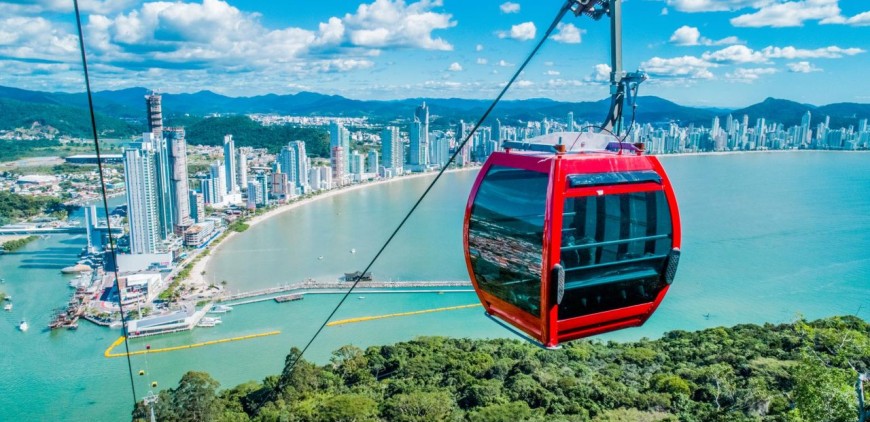 CAMBORIÚ 2027 EN AVIÓN